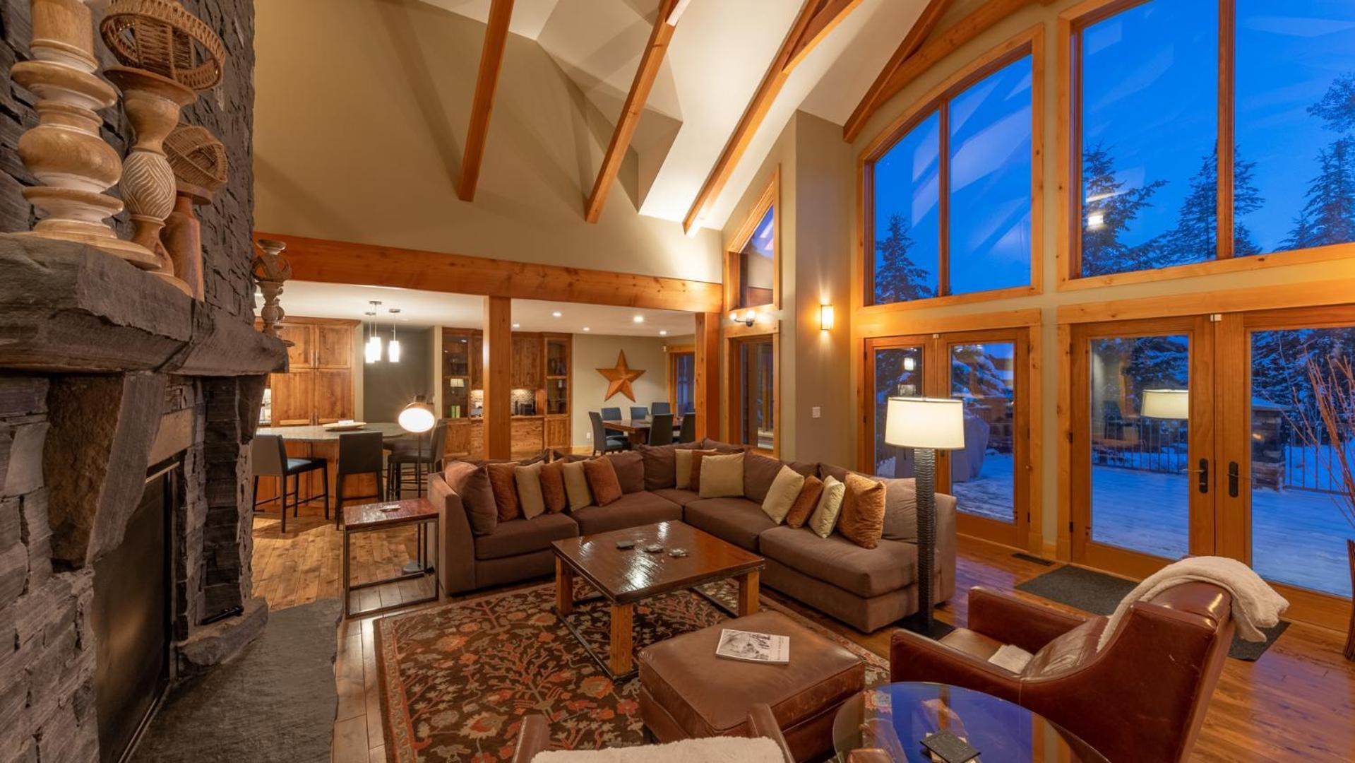 Lush Mountain Accommodations Golden Exterior photo