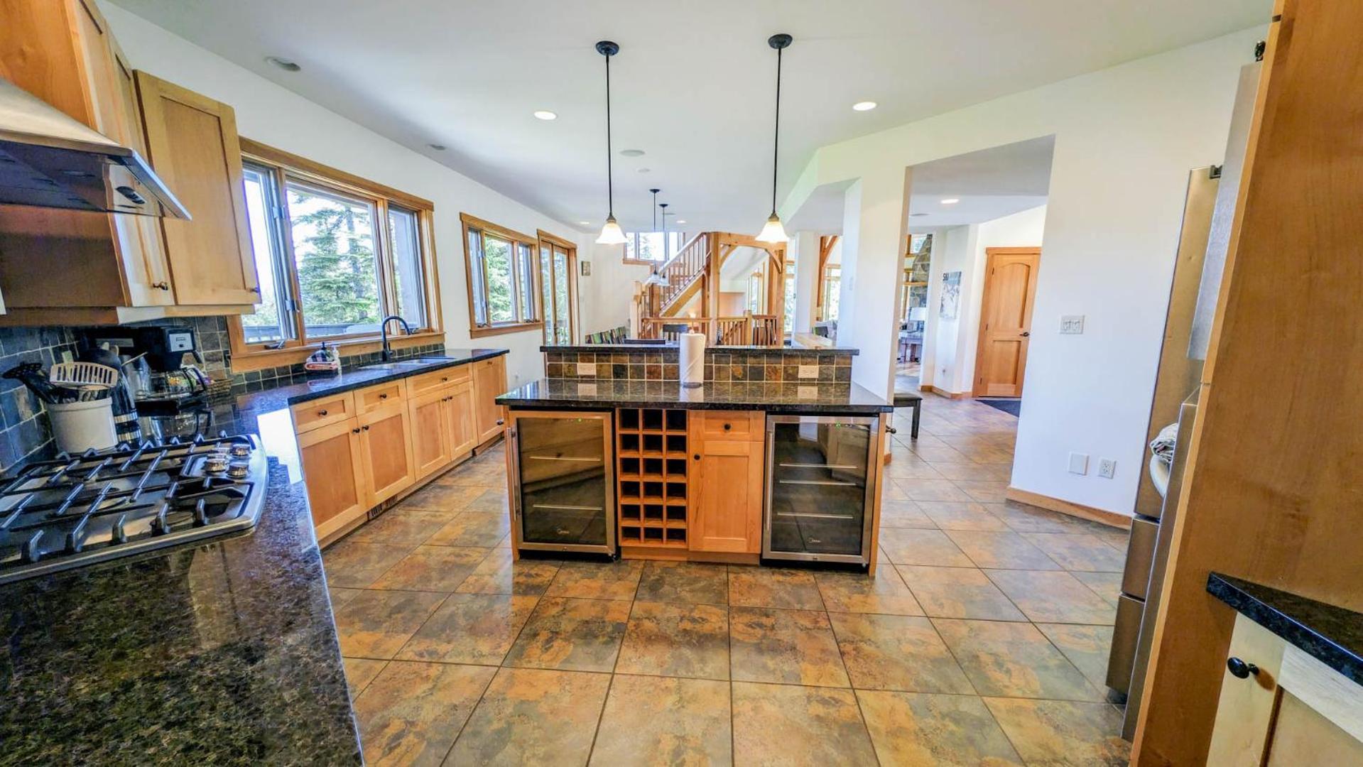 Lush Mountain Accommodations Golden Room photo
