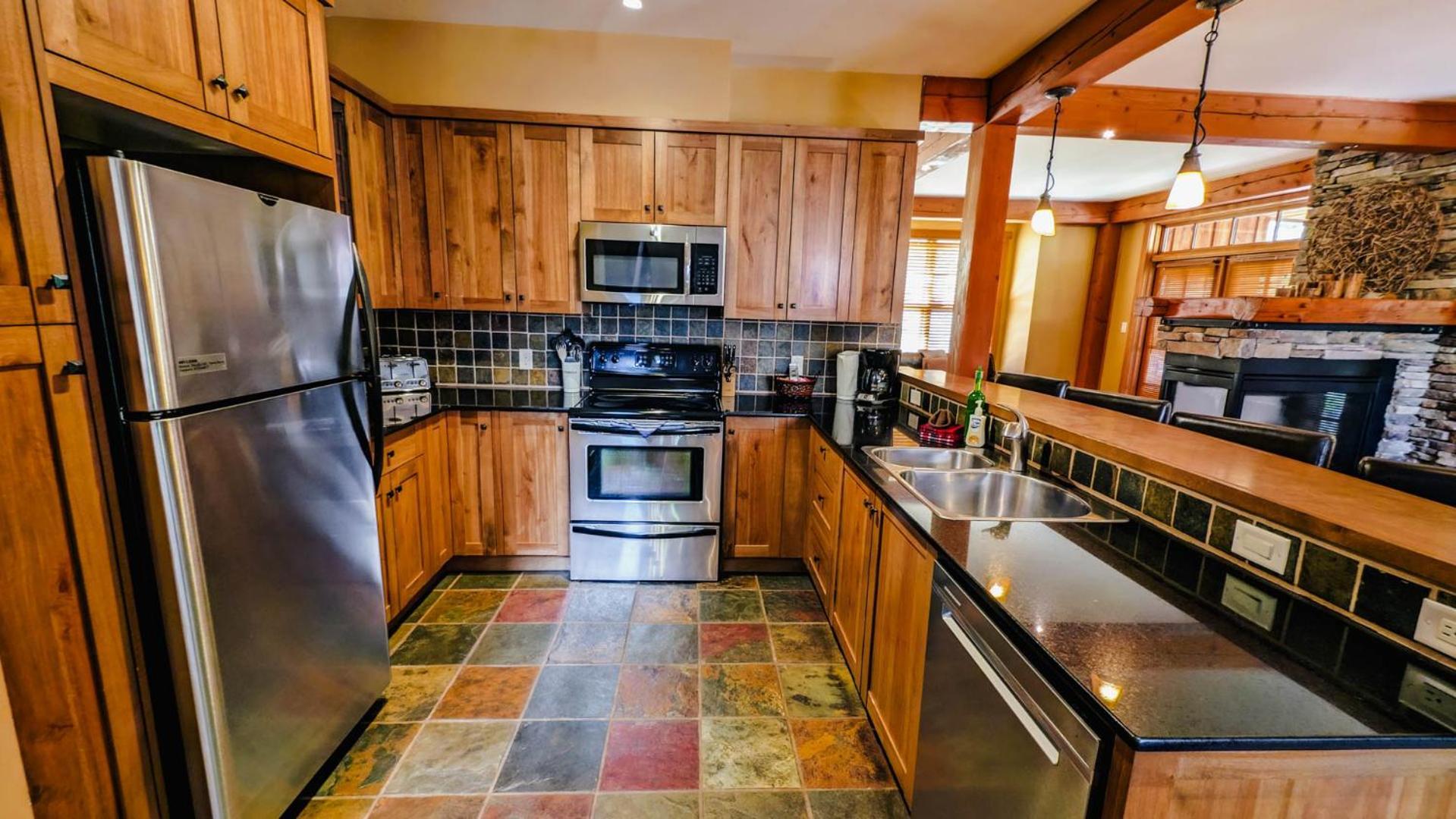 Lush Mountain Accommodations Golden Room photo